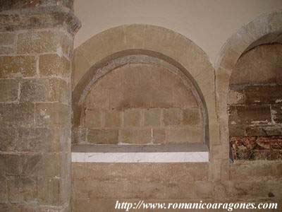 ARCOSOLIO CON ENTERRAMIENTO DEL REY ALFONSO I EL BATALLADOR